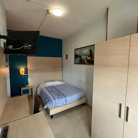 阿普罗多酒店 3*