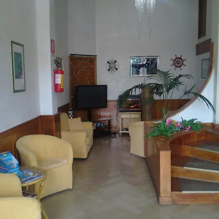 阿普罗多酒店 酒店 3*