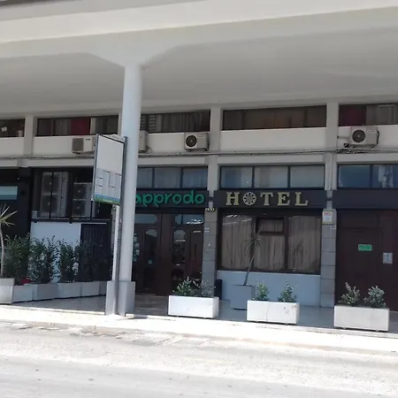 阿普罗多酒店 3*