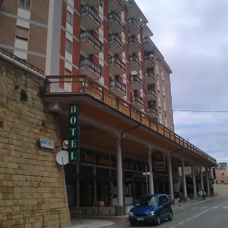 阿普罗多酒店 3*