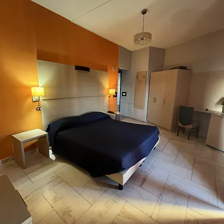 阿普罗多酒店 酒店 3*